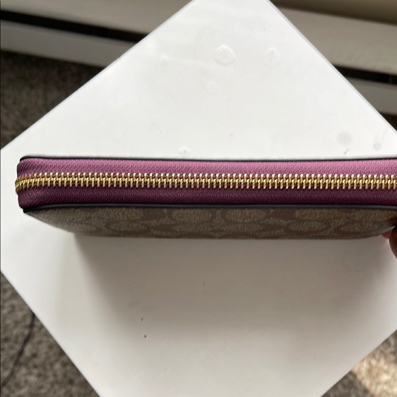 Coach Brown Signature Wallet - Picture 6 of 10